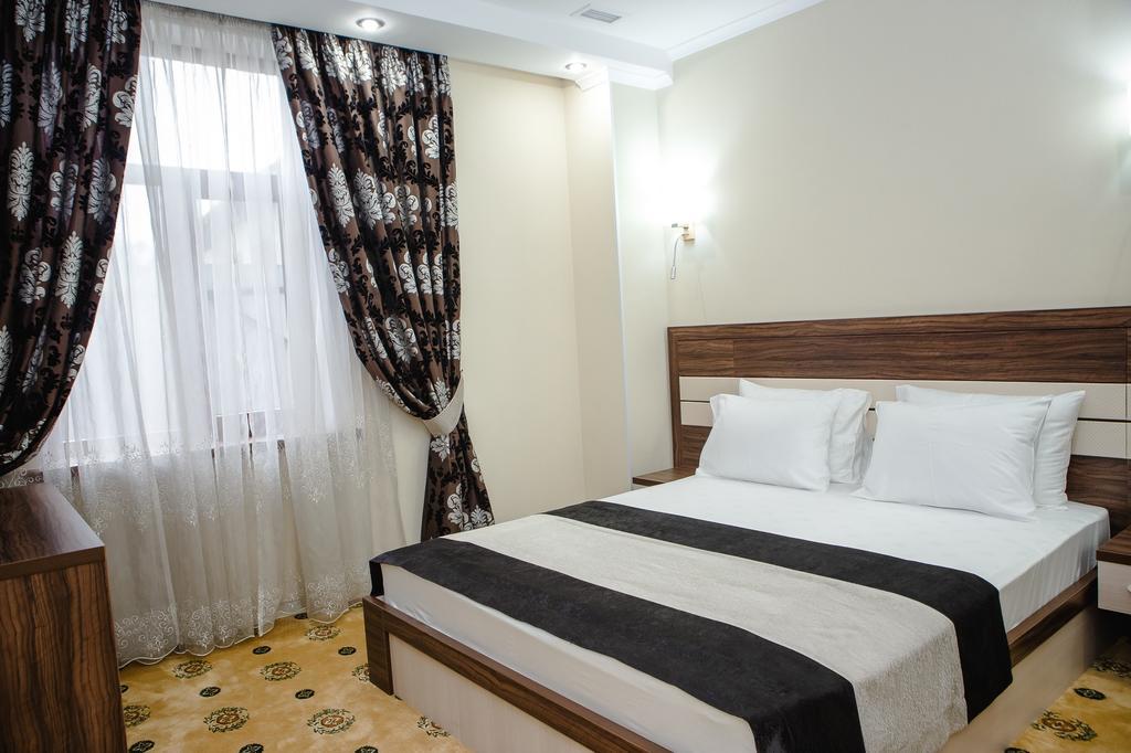 Luxury House Hotel Shymkent Exterior photo
