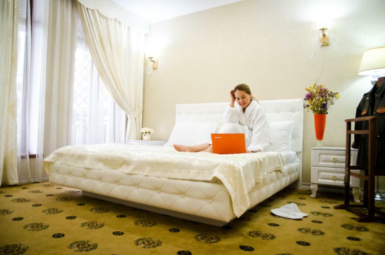 Luxury House Hotel Shymkent Exterior photo