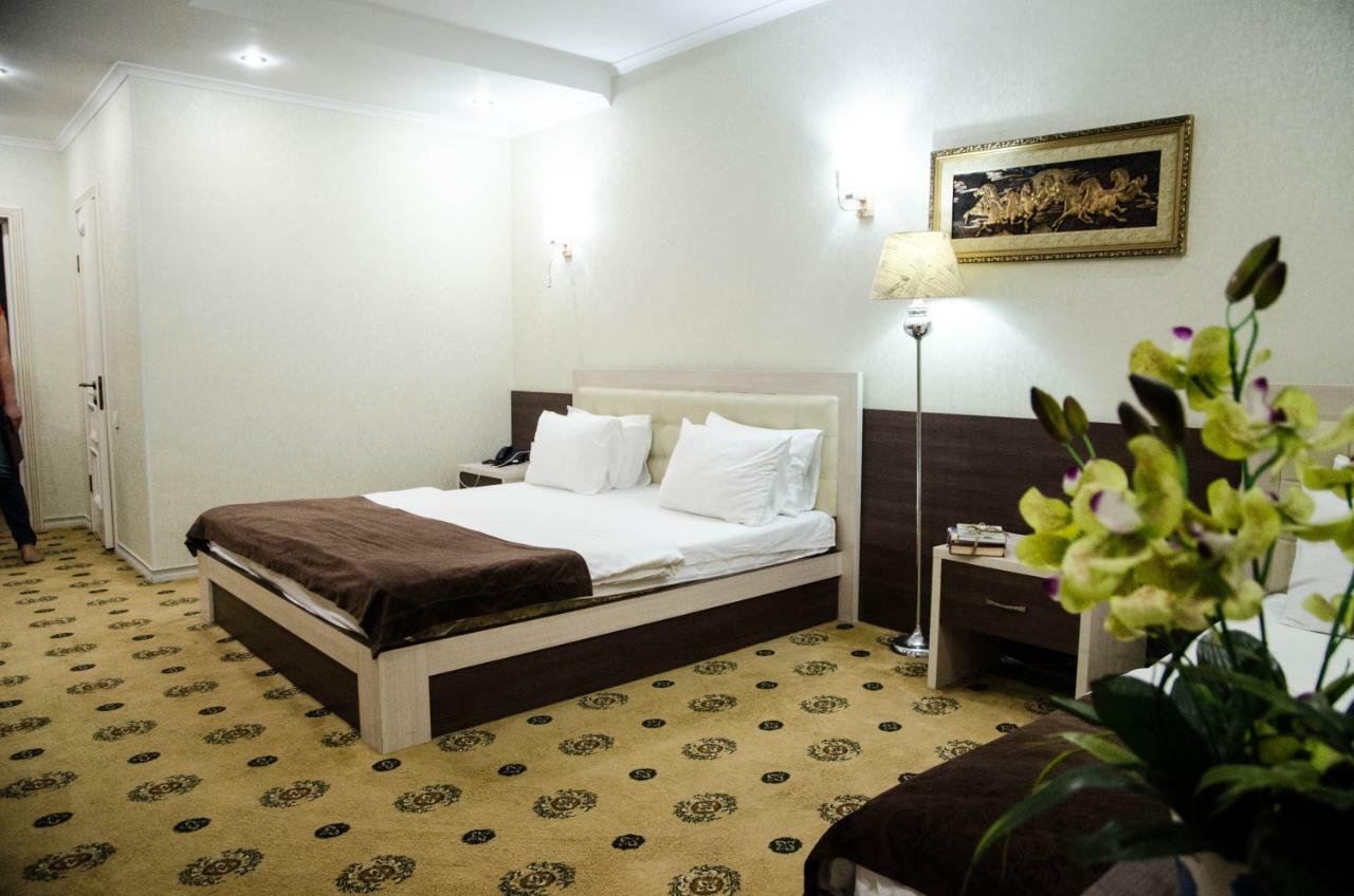 Luxury House Hotel Shymkent Exterior photo